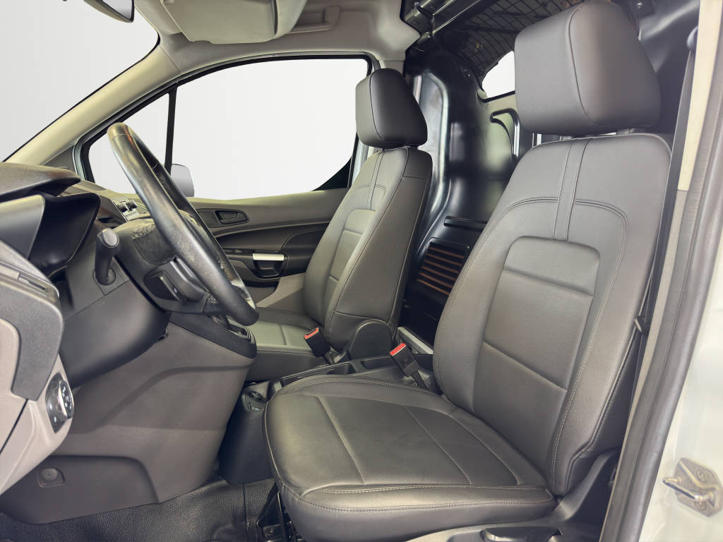 AZWE3302_2666725 vehicle image