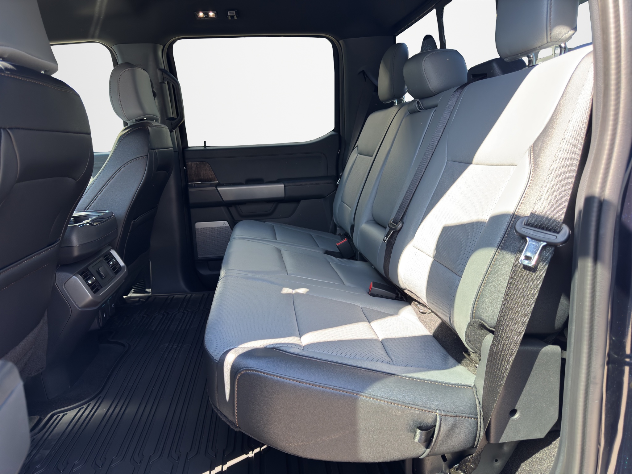 AZWE3302_2666726 vehicle image