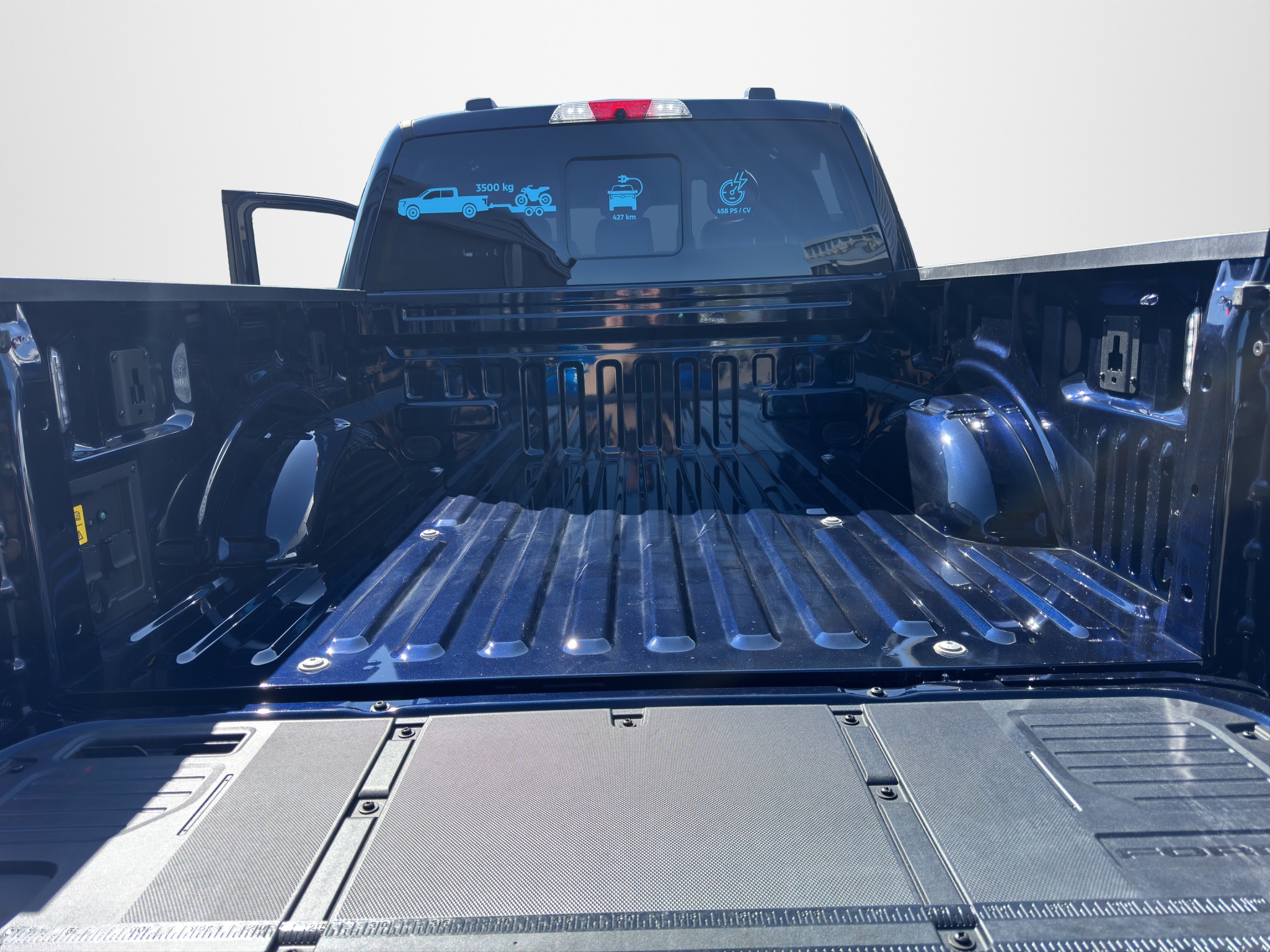 AZWE3302_2666726 vehicle image