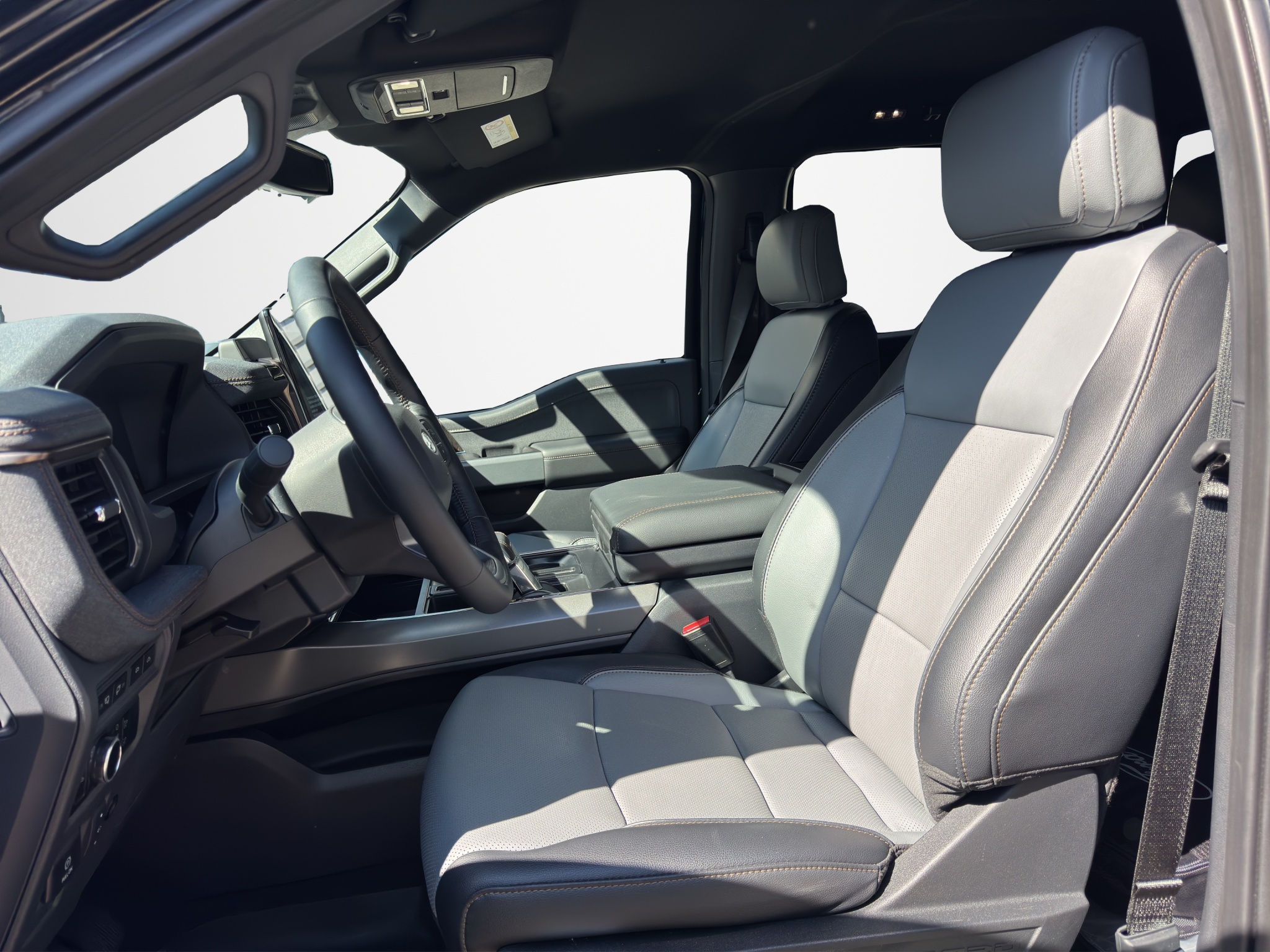 AZWE3302_2666726 vehicle image