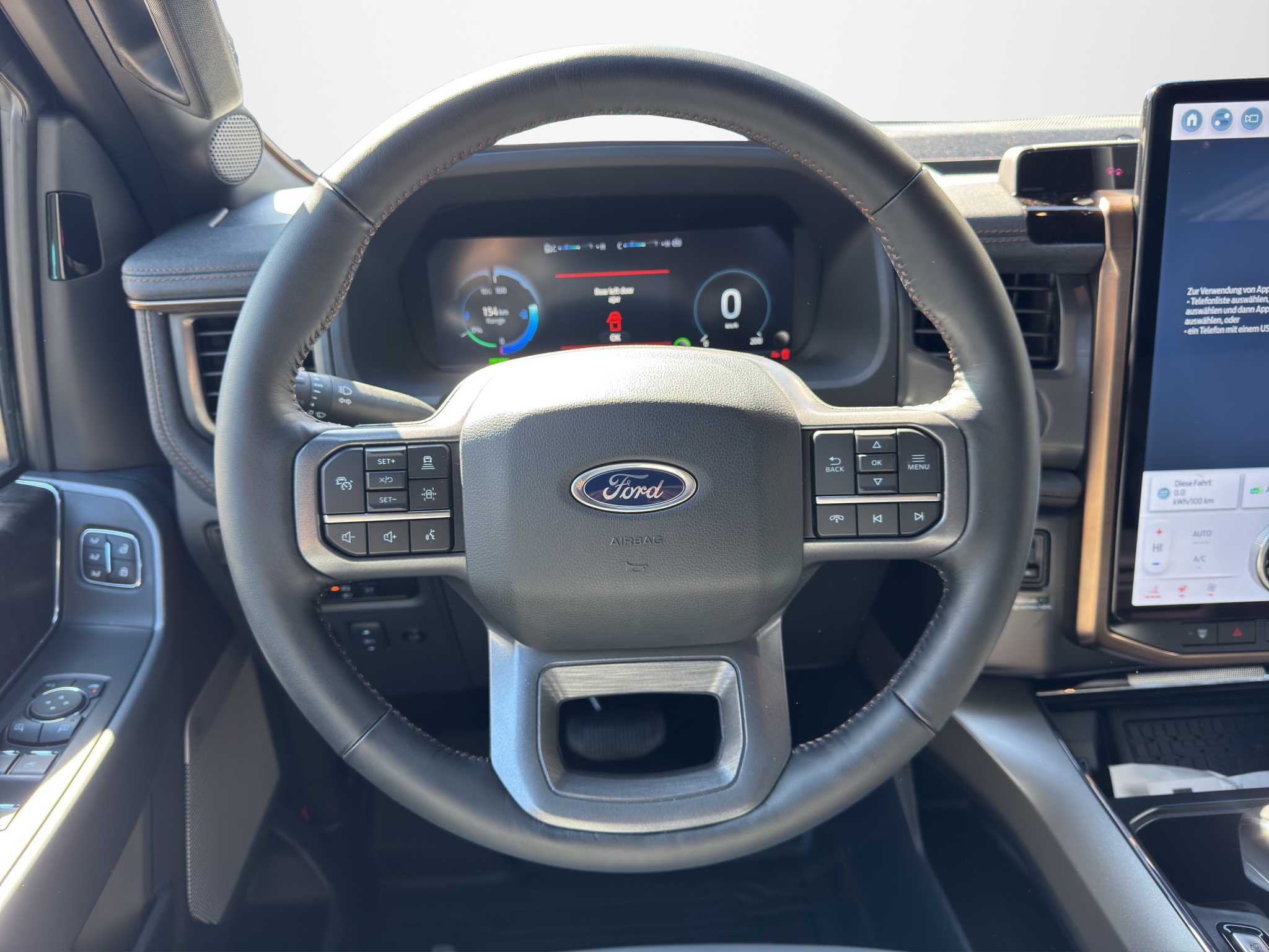 AZWE3302_2666726 vehicle image