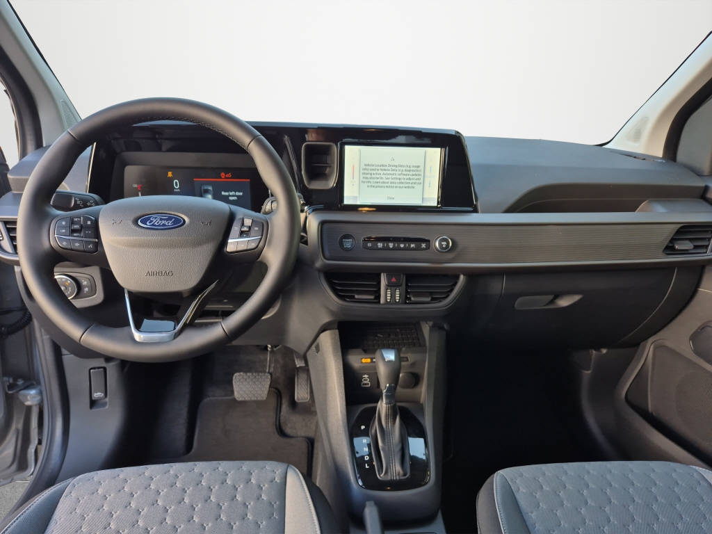 AZWE3302_2666727 vehicle image