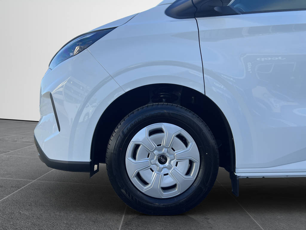 AZWE3302_2666728 vehicle image