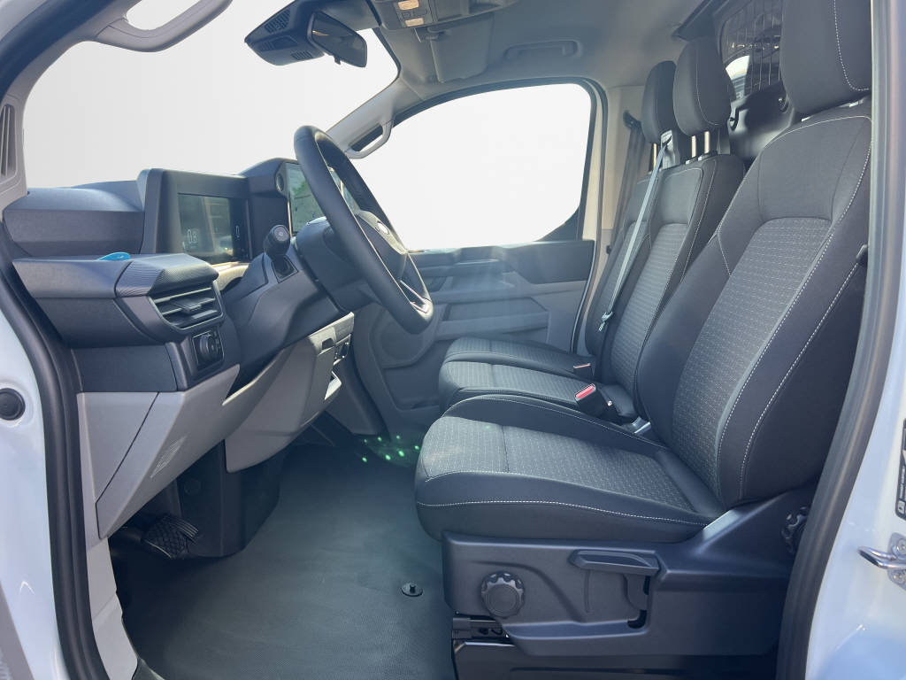 AZWE3302_2666728 vehicle image