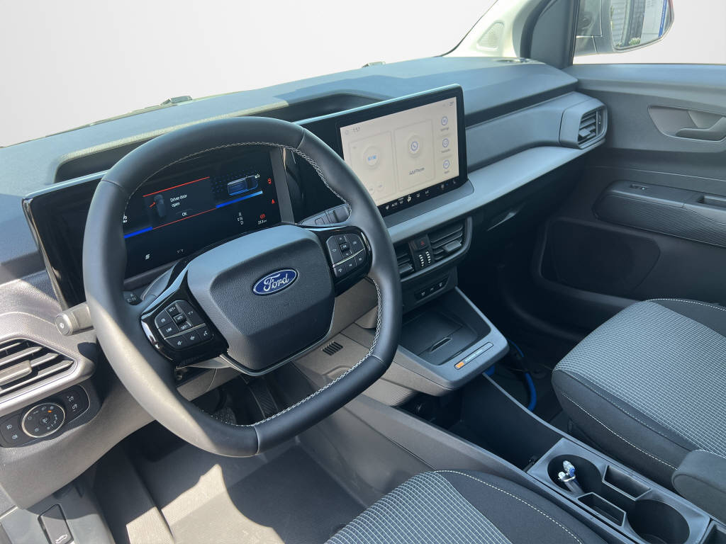 AZWE3302_2666729 vehicle image