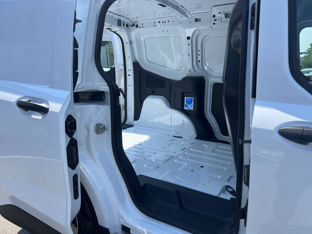 AZWE3302_2666729 vehicle image
