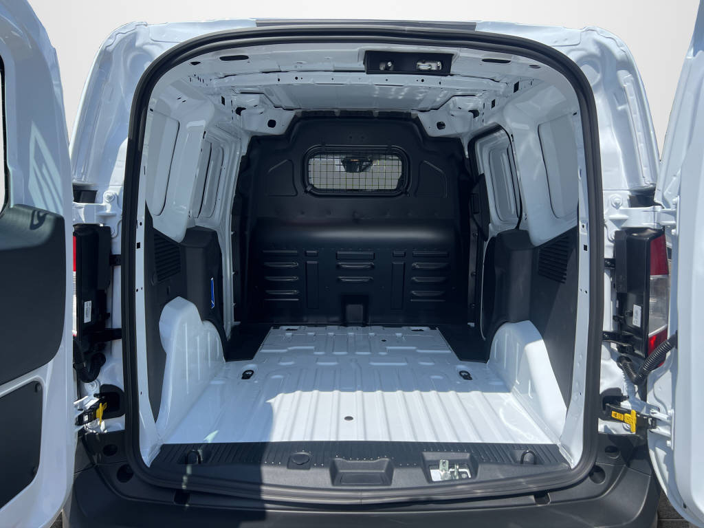 AZWE3302_2666729 vehicle image
