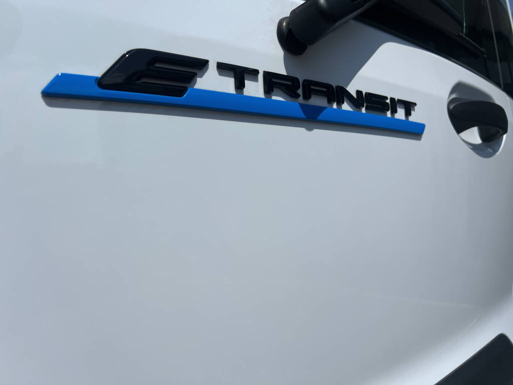 AZWE3302_2666729 vehicle image