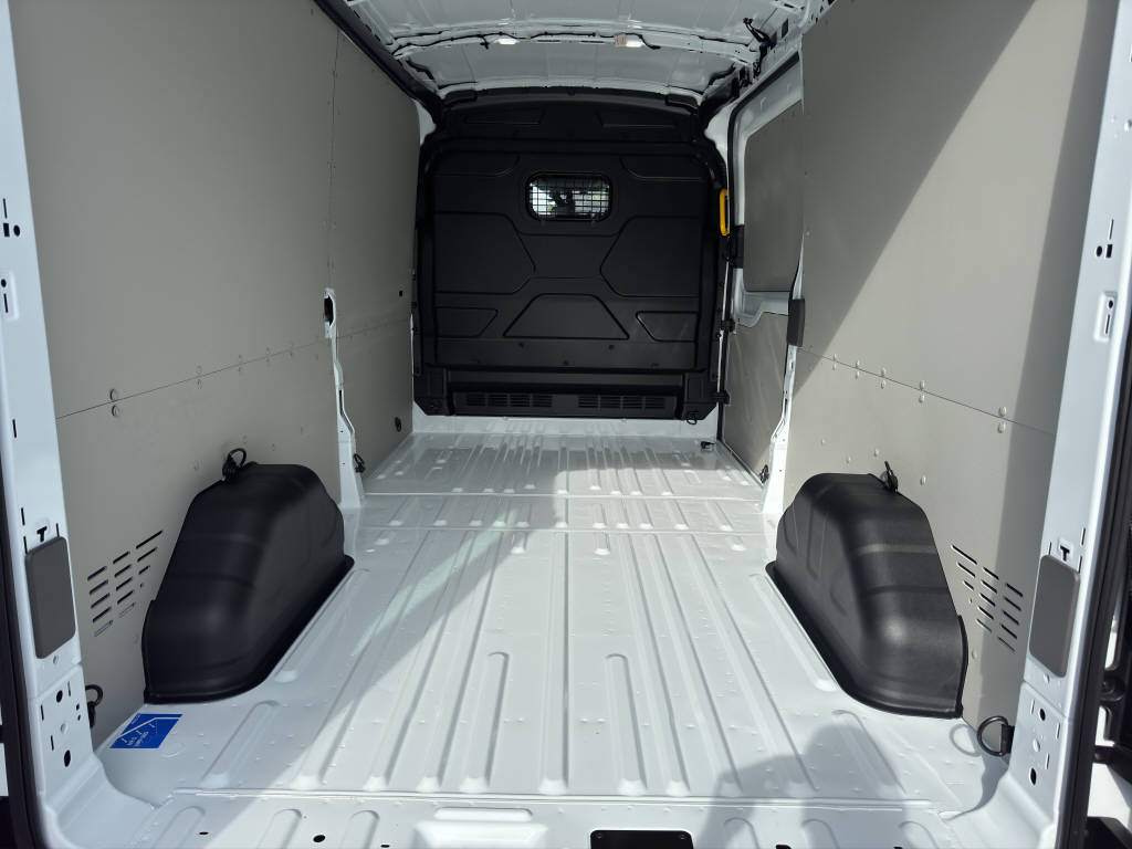 AZWE3302_2666730 vehicle image