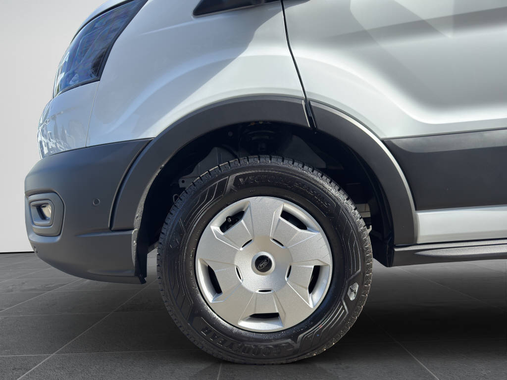 AZWE3302_2666730 vehicle image