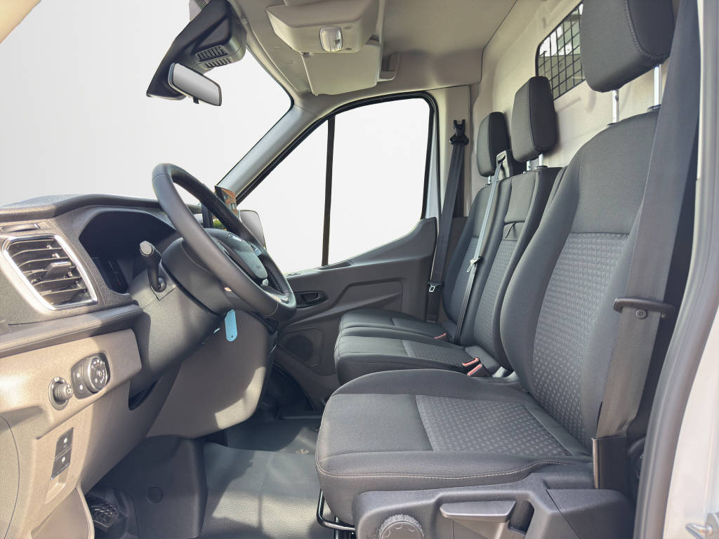 AZWE3302_2666730 vehicle image