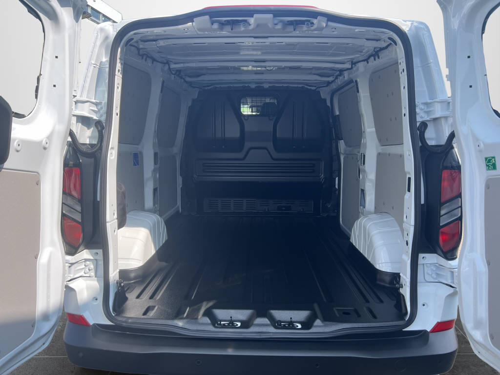 AZWE3302_2666731 vehicle image