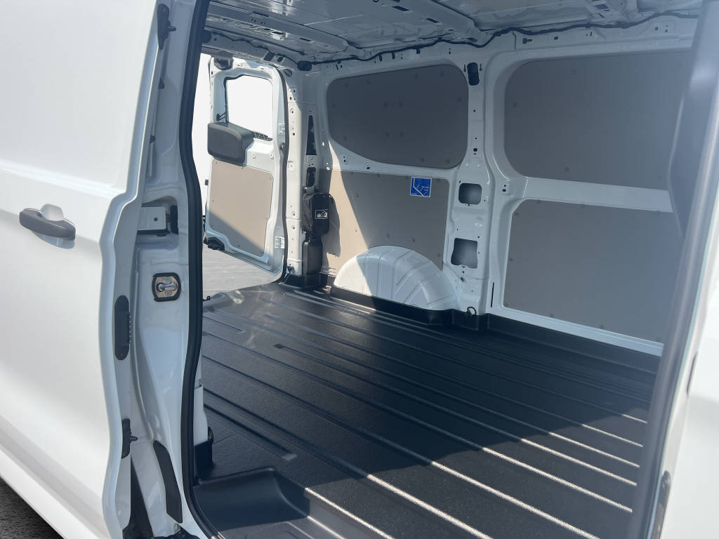 AZWE3302_2666731 vehicle image