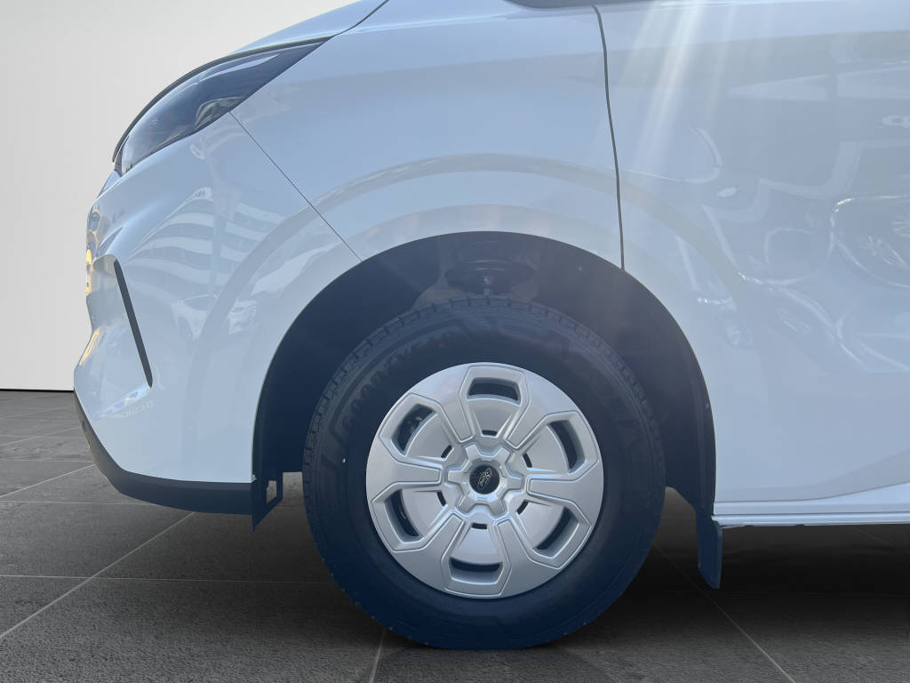 AZWE3302_2666731 vehicle image