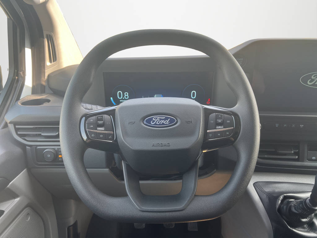 AZWE3302_2666731 vehicle image