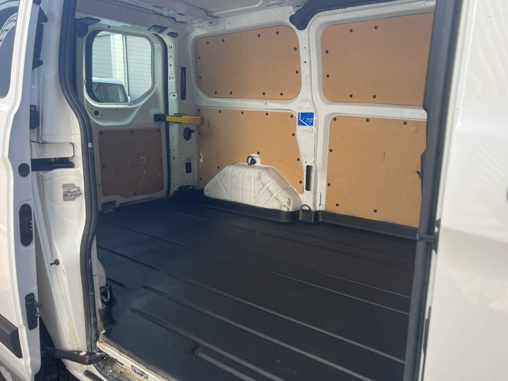 AZWE3302_2666732 vehicle image