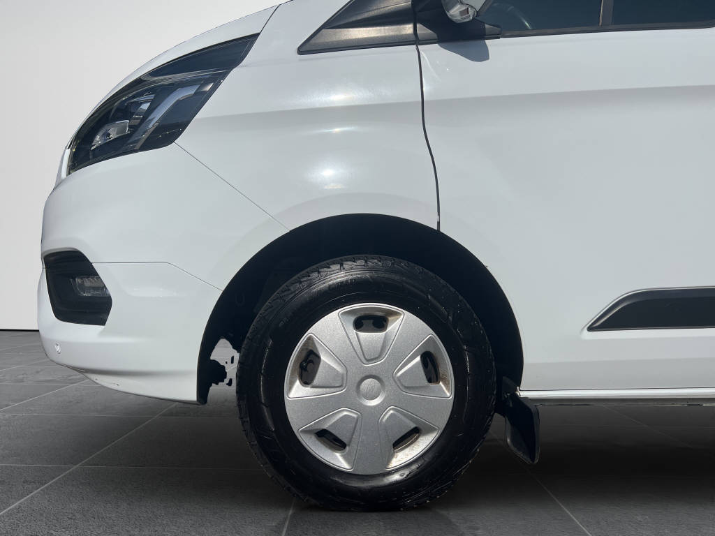 AZWE3302_2666732 vehicle image