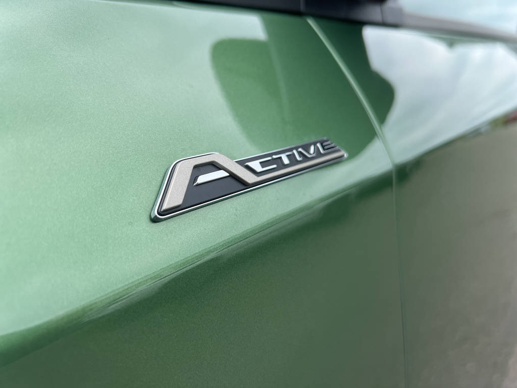 AZWE3302_2666733 vehicle image