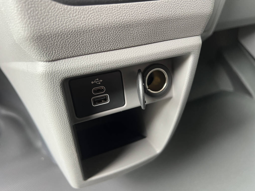 AZWE3302_2666734 vehicle image