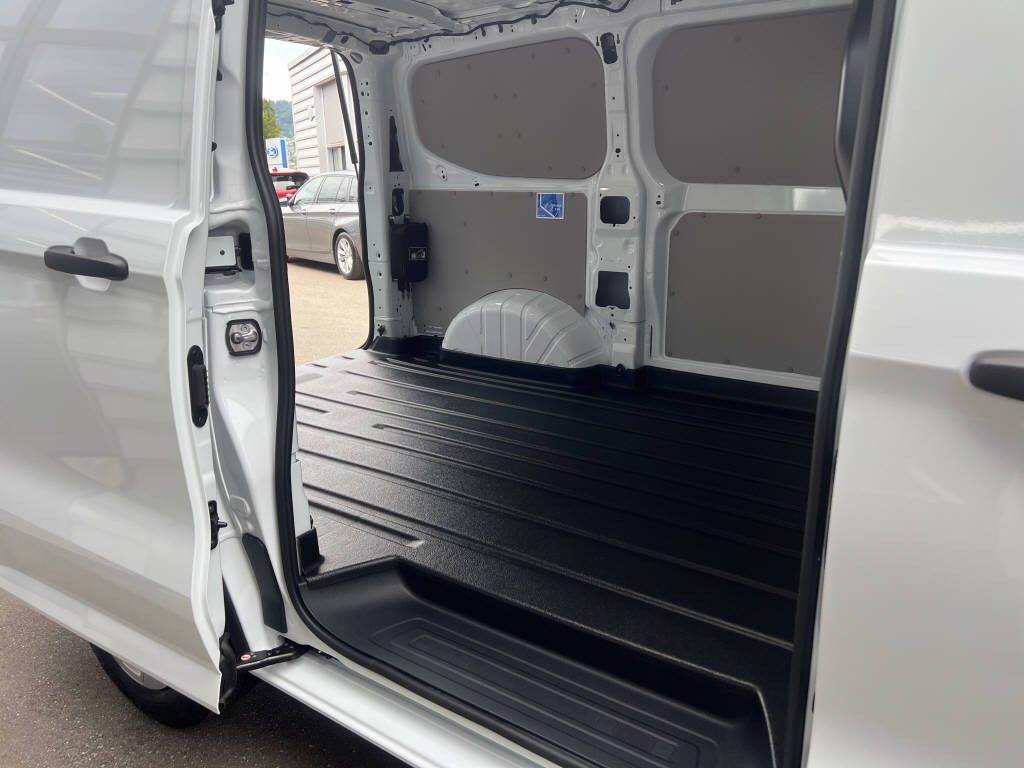 AZWE3302_2666734 vehicle image