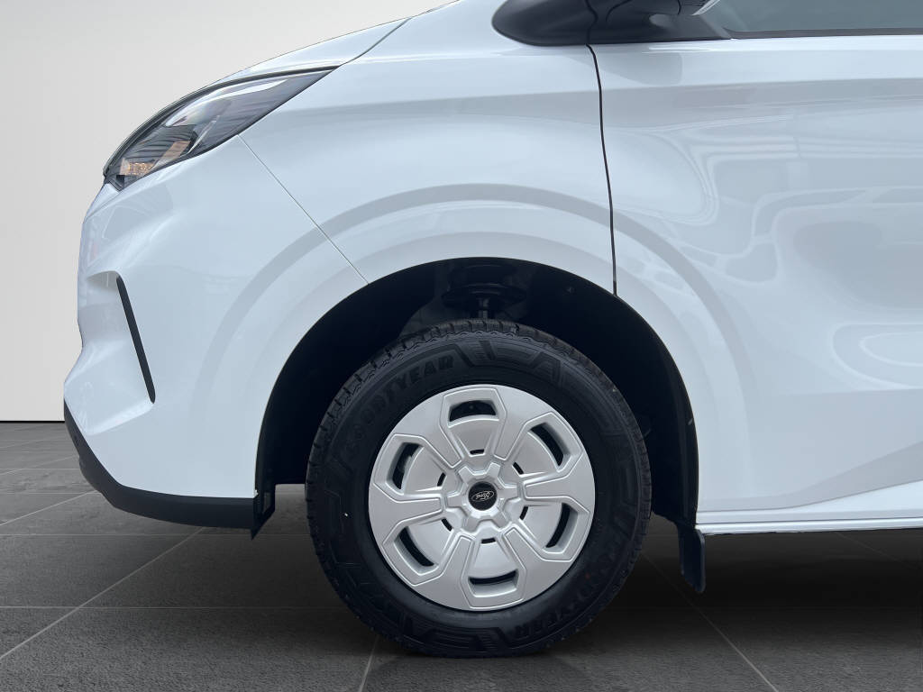 AZWE3302_2666734 vehicle image