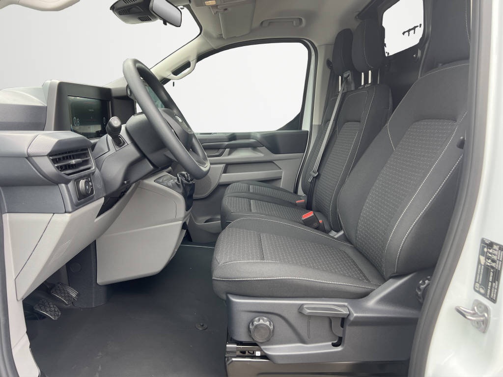 AZWE3302_2666734 vehicle image