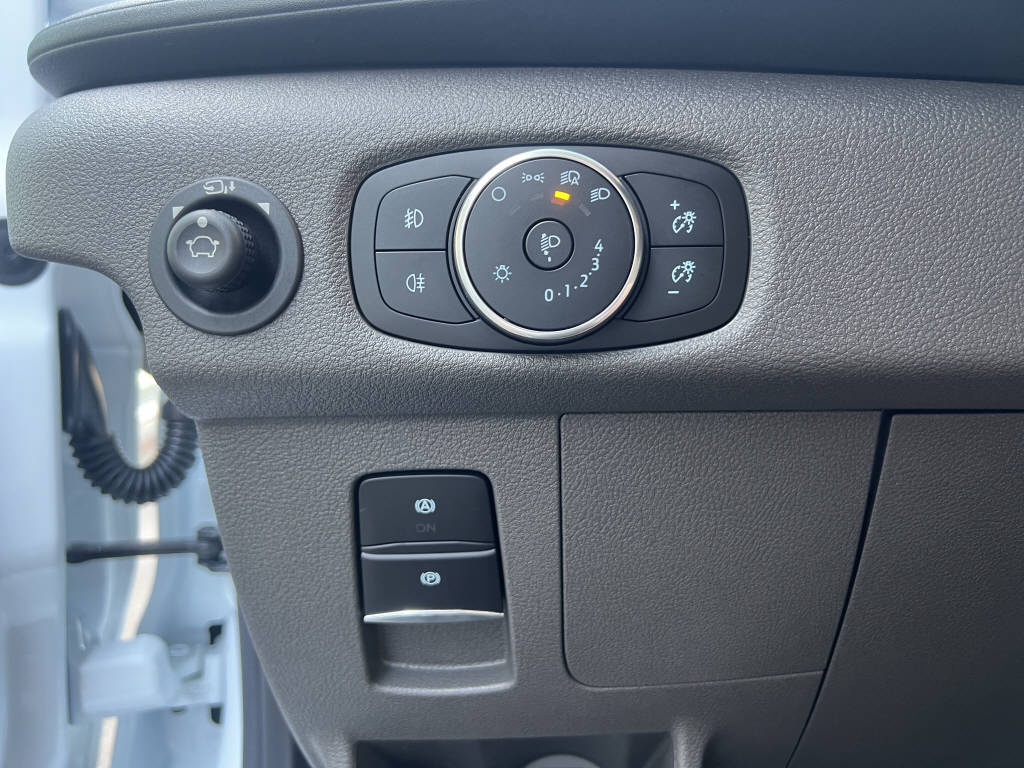 AZWE3302_2666735 vehicle image