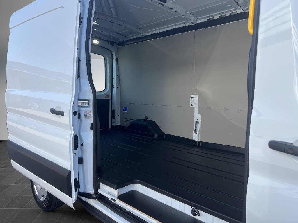 AZWE3302_2666735 vehicle image