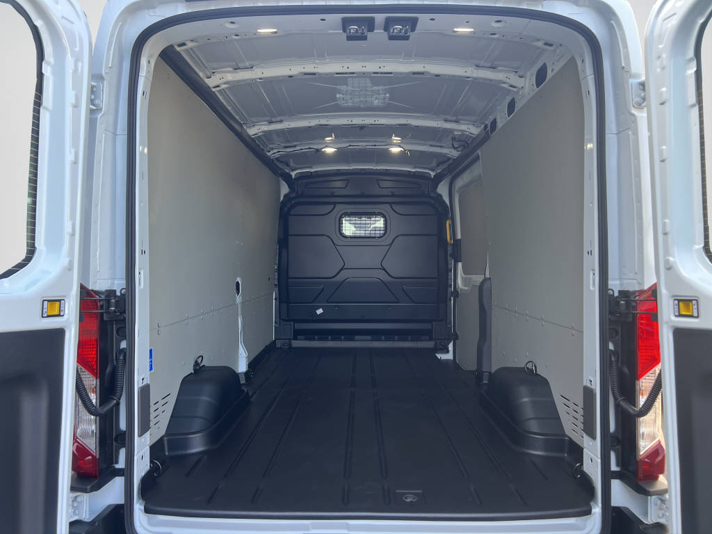 AZWE3302_2666735 vehicle image