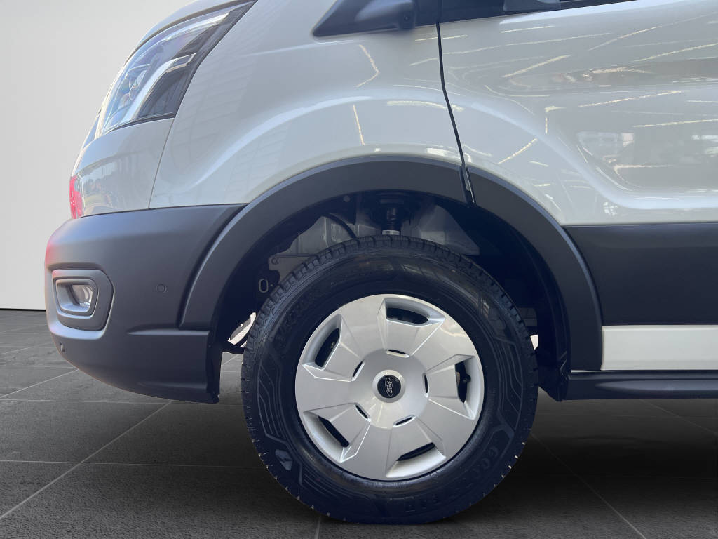 AZWE3302_2666735 vehicle image
