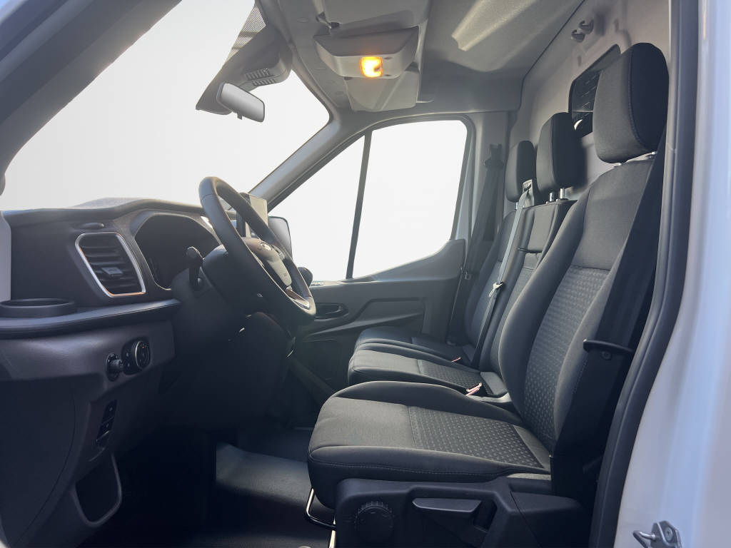 AZWE3302_2666735 vehicle image