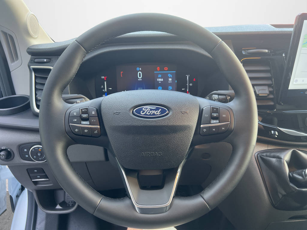 AZWE3302_2666735 vehicle image