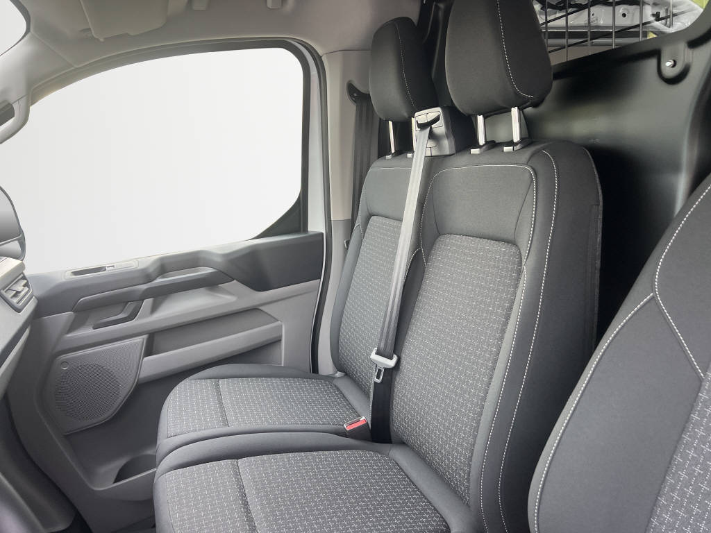 AZWE3302_2666736 vehicle image