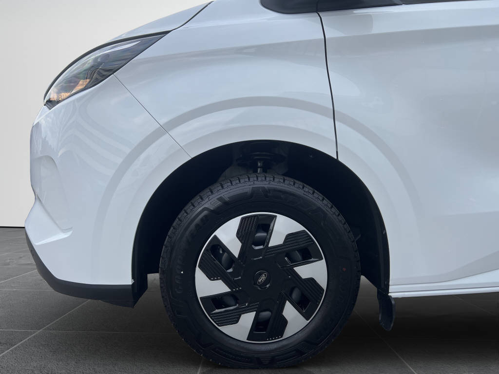 AZWE3302_2666736 vehicle image