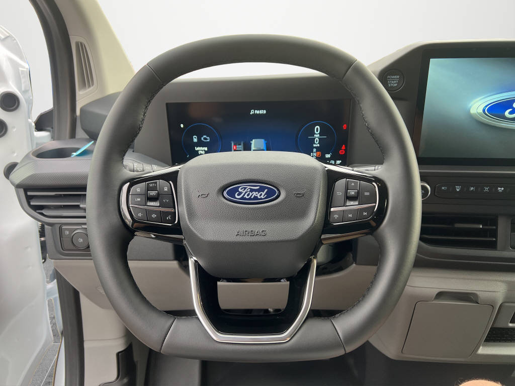 AZWE3302_2666736 vehicle image
