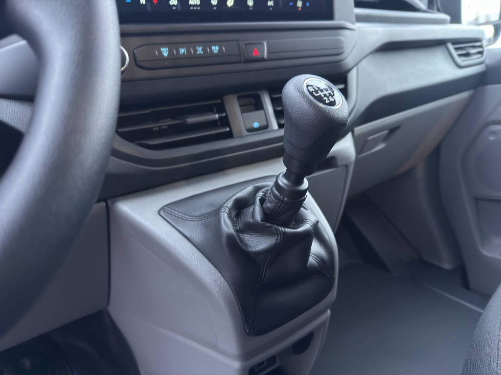 AZWE3302_2825193 vehicle image