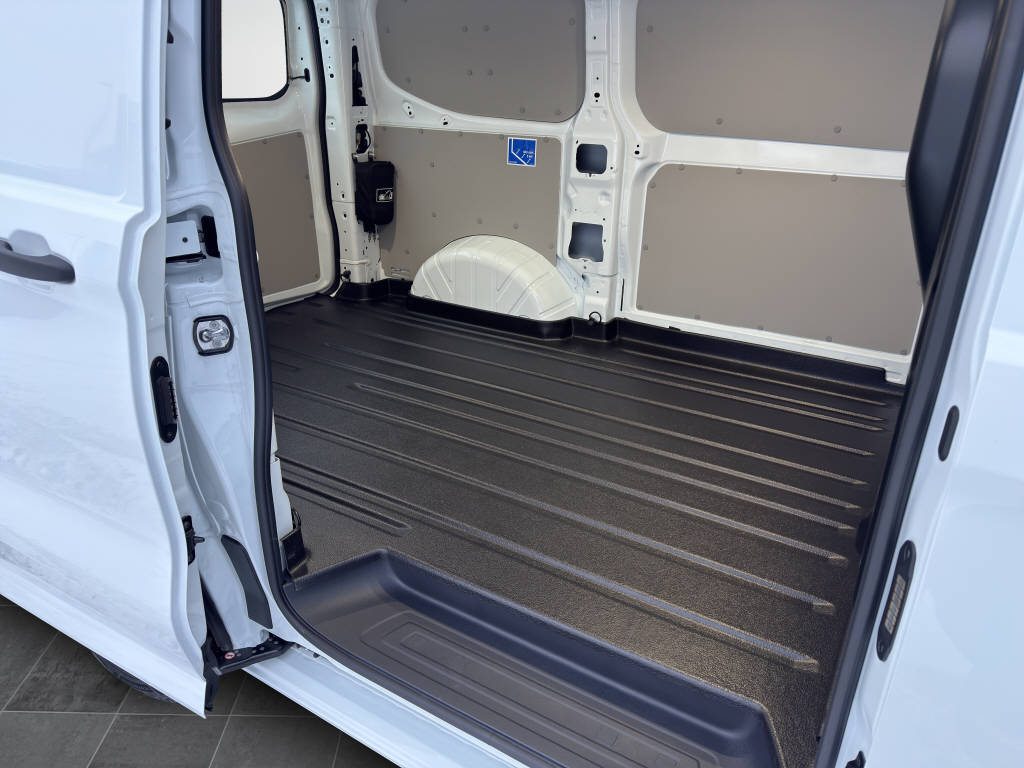 AZWE3302_2825193 vehicle image