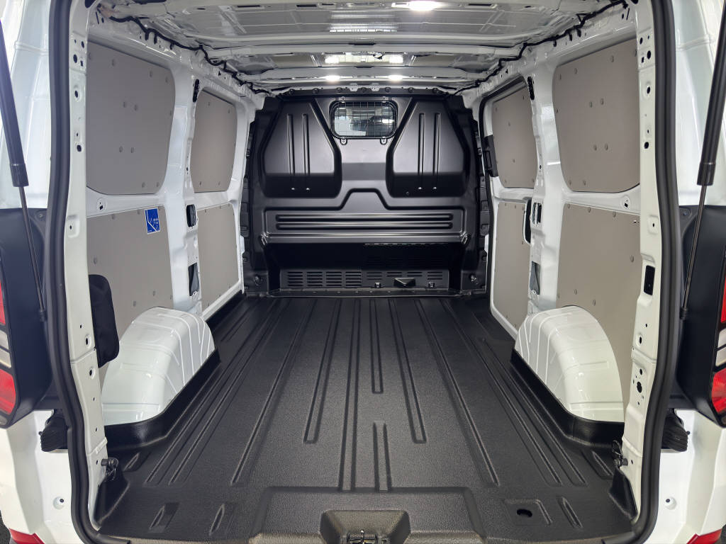 AZWE3302_2666737 vehicle image