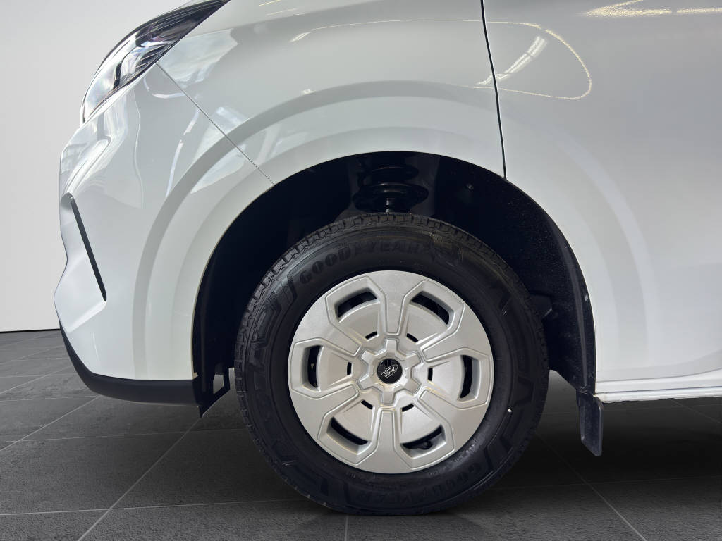 AZWE3302_2666737 vehicle image