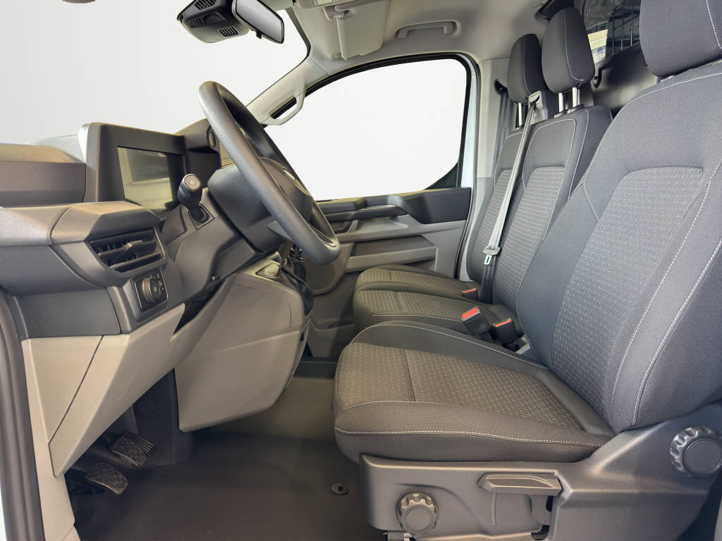 AZWE3302_2666737 vehicle image
