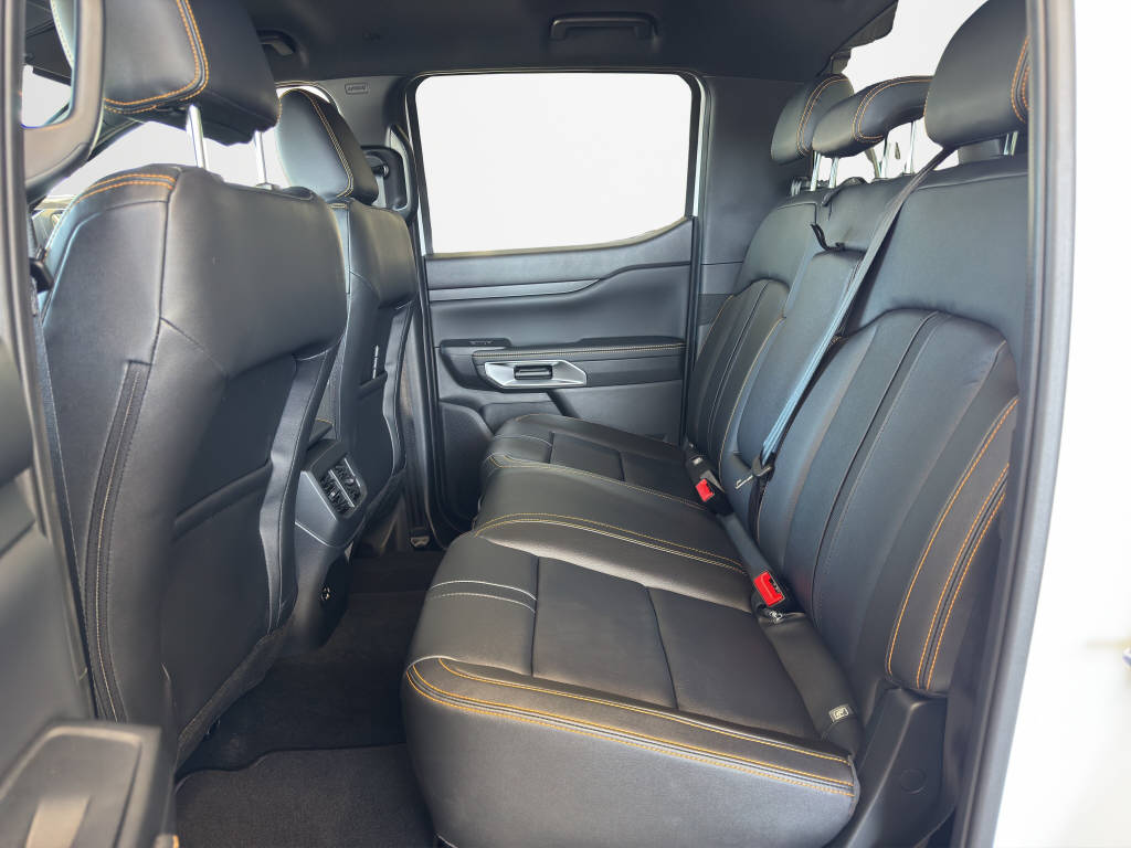 AZWE3302_2666738 vehicle image