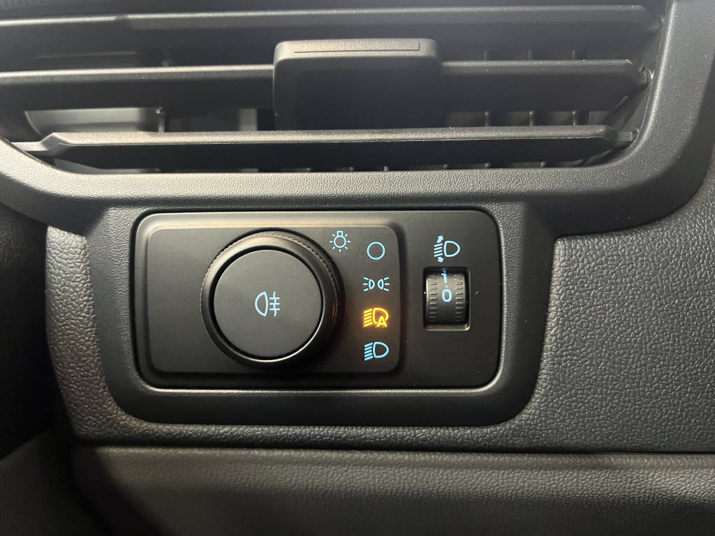 AZWE3302_2825196 vehicle image