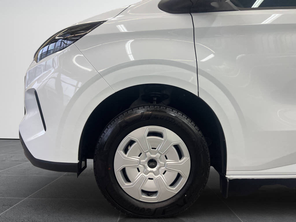 AZWE3302_2825196 vehicle image