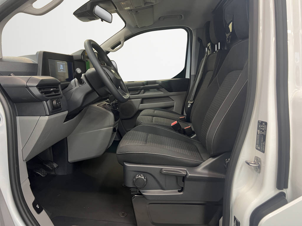 AZWE3302_2825196 vehicle image