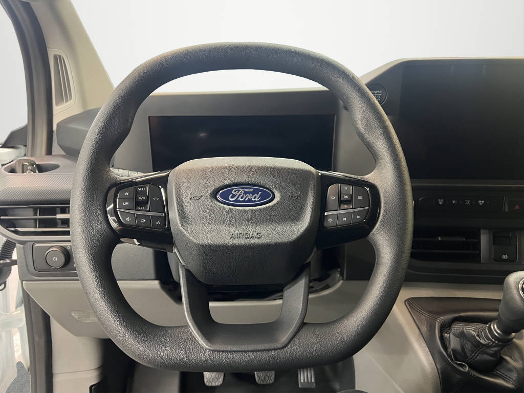 AZWE3302_2825196 vehicle image