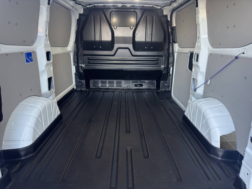 AZWE3302_2825197 vehicle image