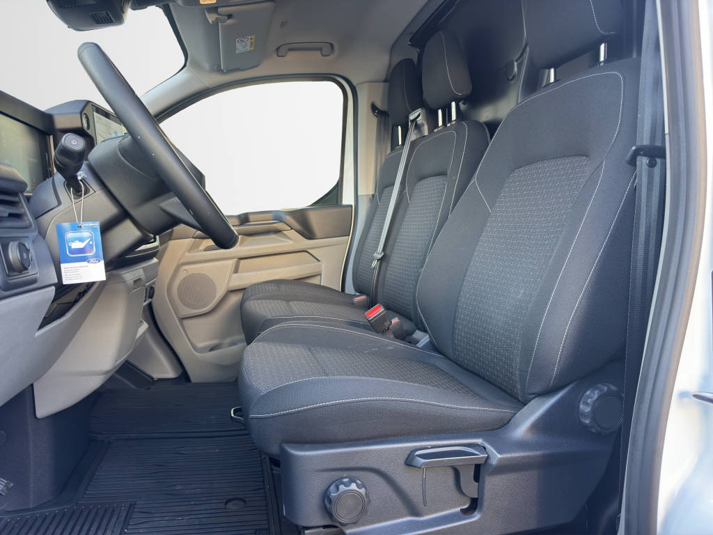 AZWE3302_2825197 vehicle image