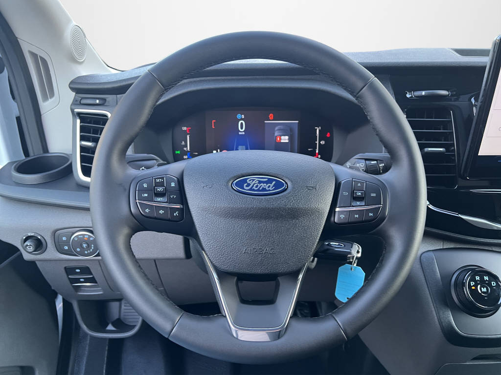 AZWE3302_2825198 vehicle image