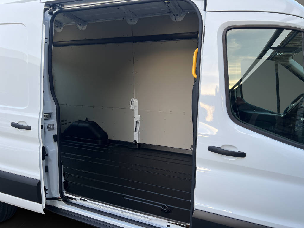 AZWE3302_2825198 vehicle image