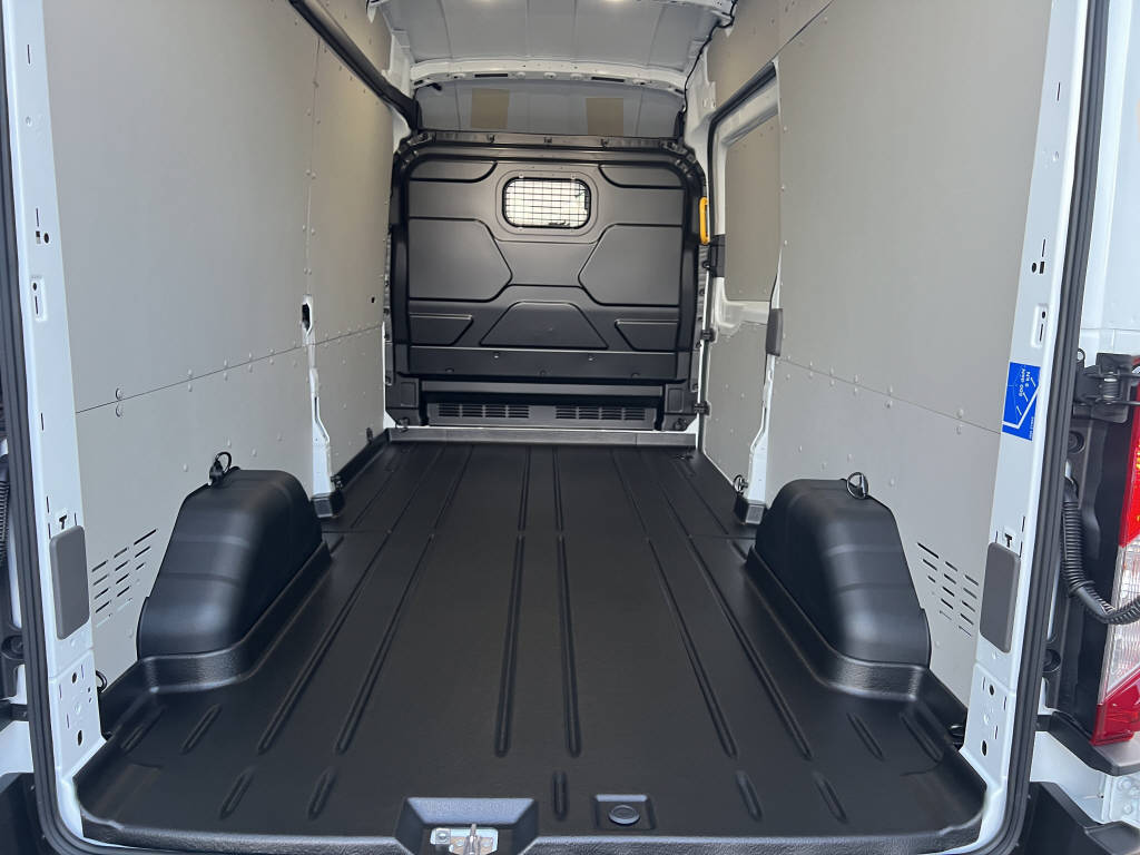 AZWE3302_2825198 vehicle image